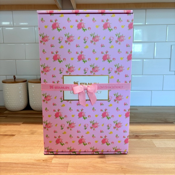 Stanley LoveShackFancy collab in Ibiza Sunset 30oz - Picture 9 of 11